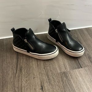 Steve Madden child tennis shoe/low boot